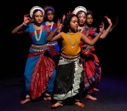 Ananda Arts Odissi Indian Dancers resize